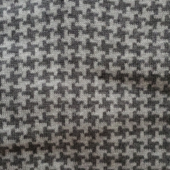 Banana Republic Houndstooth Raglan V-Neck Sweater - Picture 3 of 4